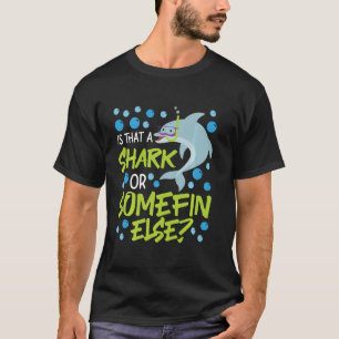 T-shirt Le Dauphin Est Qu'Un Requin Ou Un Somefin D'Autre 