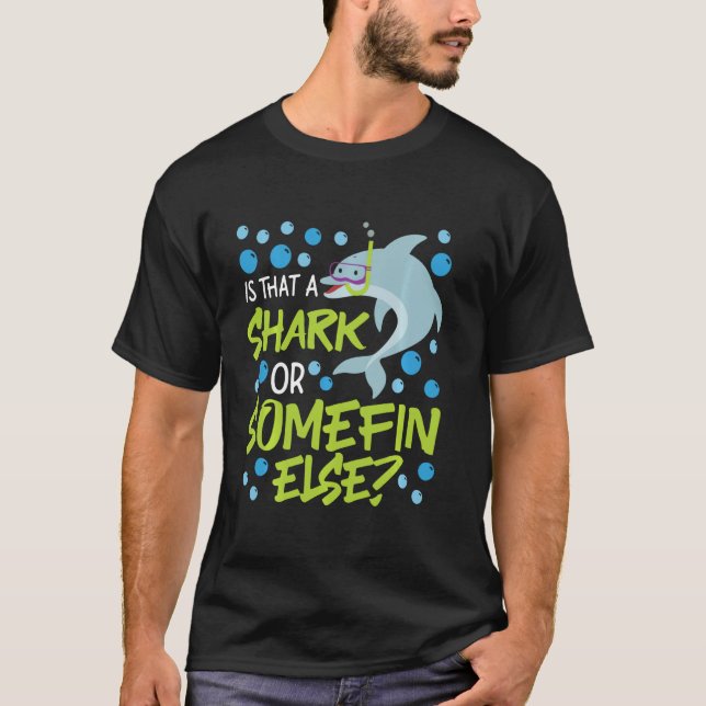 T-shirt Le Dauphin Est Qu'Un Requin Ou Un Somefin D'Autre  (Devant)
