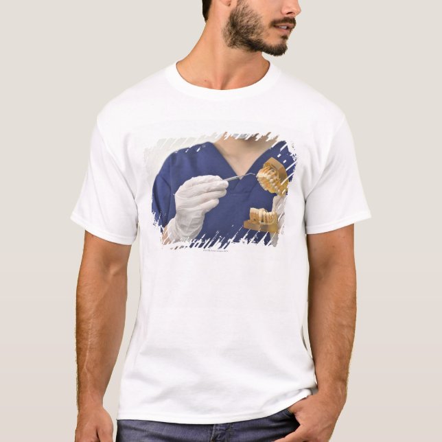 T-shirt Le dentiste expliqué avec un modèle dentaire (Devant)