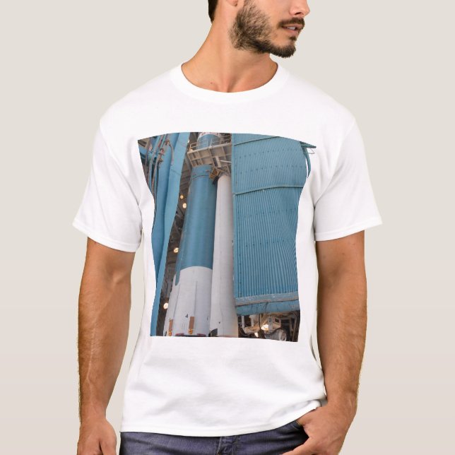 T-shirt Le deuxième moteur de fusée solide est déplacé dan (Devant)