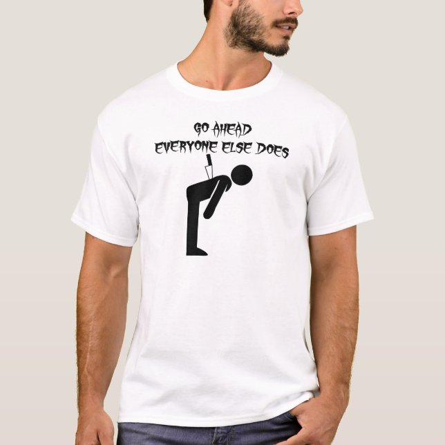 T-shirt Le dos de couteau dedans vont en avant chacun fait (Devant)