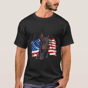 T-shirt Le Drapeau Américain Avec Un Fier Doberman Patriot