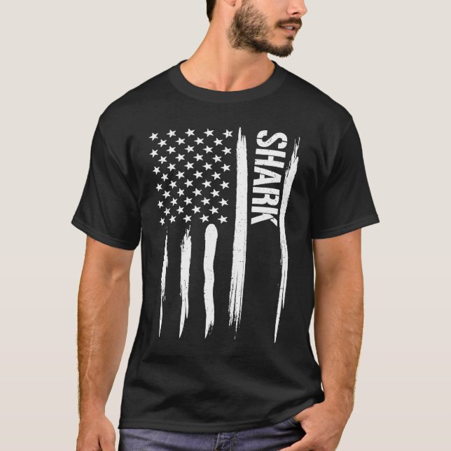 T-shirt Le drapeau américain du requin requin (Devant)
