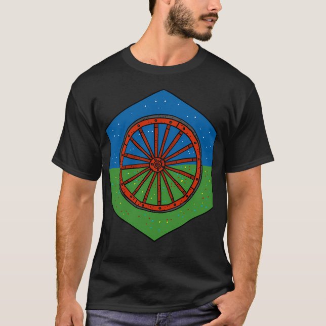 T-shirt Le Drapeau Romani Avec Étoiles Et Fleurs. (Devant)