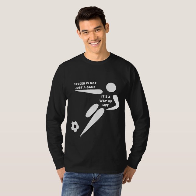T-shirt Le football n'est pas seulement un jeu, c'est un m (Devant entier)