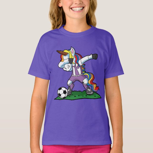 T-shirt Le football tamponnant mignon de licorne (Devant)