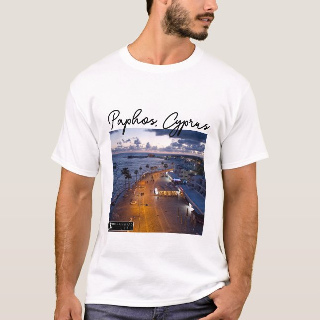 T-shirt Le front de mer de Paphos la nuit, Signature (Devant)