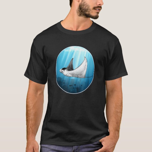 T-shirt Le Géant Manta Ray Est Né À Voler De Style Polynés (Devant)