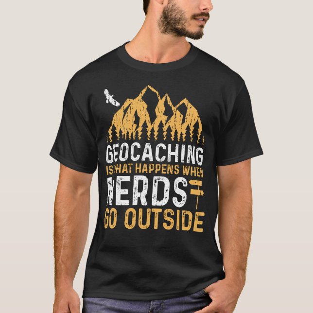 T-shirt Le Geocaching Est Ce Qui Se Passe Quand Les Nerds  (Devant)