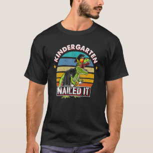 T-shirt Le jardin d'enfants l'a cloué Rex Dinosaur Graduat