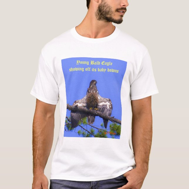 T-shirt Le jeune instantané d'Eagle chauve montrant le (Devant)