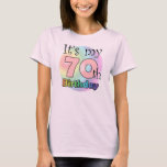 T-shirt Le Jour de l'It's my 70th (album de Pink)<br><div class="desc">C'est une chemise rosée pour une personne âgée de 70 ans. 70e anniversaire : Le 70e anniversaire de l'anniversaire de l'anniversaire de l'anniversaire de l'anniversaire de l'anniversaire de l'anniversaire de l'anniversaire de l'anniversaire de l'anniversaire de l'anniversaire de l'anniversaire de l'anniversaire de l'anniversaire de l'anniversaire de l'anniversaire de l'anniversaire de la...</div>