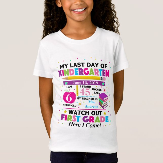 T-Shirt Le jour passé de la fille d'école de jardin (Devant)