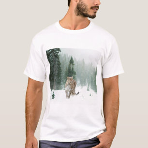 T-shirt Le léopard des neiges perse dans la neige