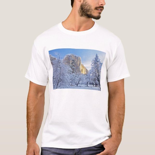 T-shirt Le lever du soleil frappe El Capitan par la neige (Devant)
