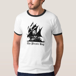 T-shirt le logo de bateau de pirate de baie de pirate