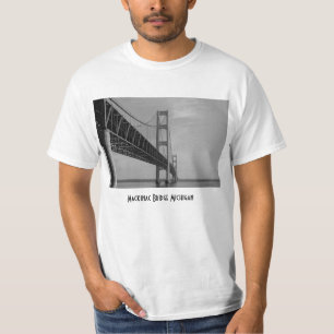 T-shirt Le long des niveaux de gris du pont Mackinac