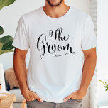 T-shirt Le Mariage de script moderne noir Groom<br><div class="desc">Chemise "The Groom" dans un script noir moderne et design. Magasinez notre magasin pour le design "The Bride" correspondant.</div>
