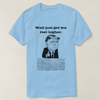 T-shirt Le mur a juste obtenu Dix pieds de chemise plus de
