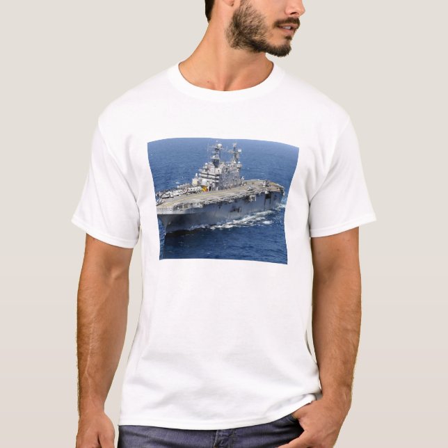 T-shirt Le navire d'assaut amphibie USS Peleliu (Devant)