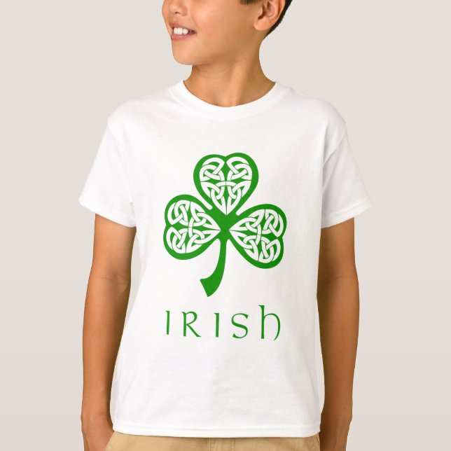 T-shirt Le noeud celte Shamrock sur le texte irlandais (Devant)