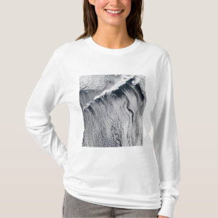 T-shirt Le nuage modèle évident au-dessus de l'île Alé