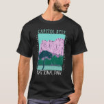 T-shirt Le Parc National Capitol Reef Utah Distress Retro<br><div class="desc">Design d'illustration vectorielle de Capitol Reef. Le parc entoure une longue ridée sur la terre connue sous le nom de Waterpocket Fold,  avec des couches de grès doré,  des canyons et des formations rocheuses frappantes.</div>
