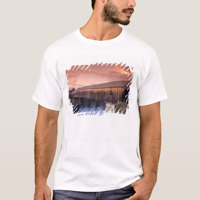 T-shirt Le pont couvert le plus long des États-Unis (Devant)