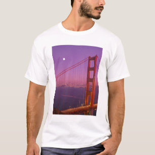 T-shirt Le pont Golden Gate peu après le coucher du soleil