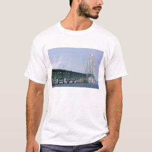 T-shirt Le pont Mackinac enjambant les détroits de 2