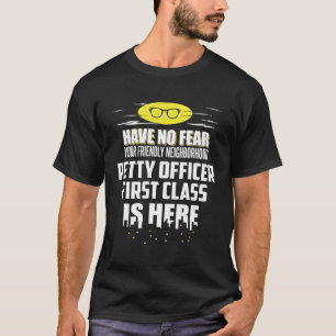 T-shirt Le Premier Officier De Première Classe N'A Aucune