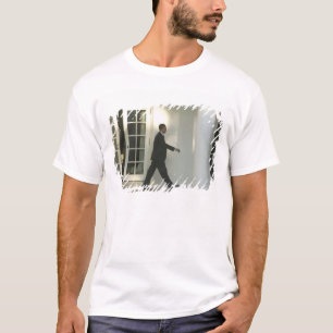 T-shirt Le président Barack plongé dans ses pensées alors