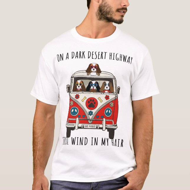 T-shirt Le Roi Cavalier Charles Spaniel Sur Une Hauteur So (Devant)