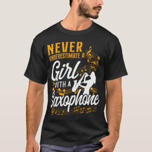 T-shirt Le Saxophone Ne Sous-Estime Jamais Une Fille Avec 