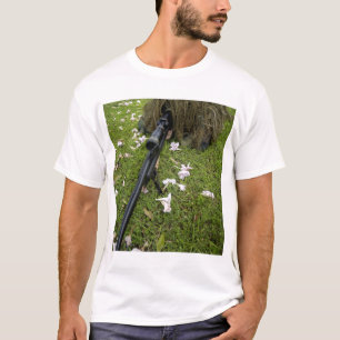 T-shirt Le soldat pratique des tactiques de sniper