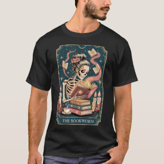 T-shirt Le squelette bibliophile lisant le tarot gothique