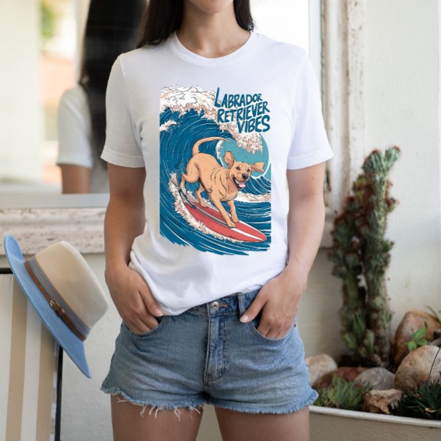 T-shirt Le surf Labrador Retriever Pup (Créateur téléchargé)