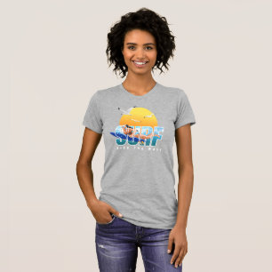 T-shirt Le surfeur fait le tour de la vague   Femme mince