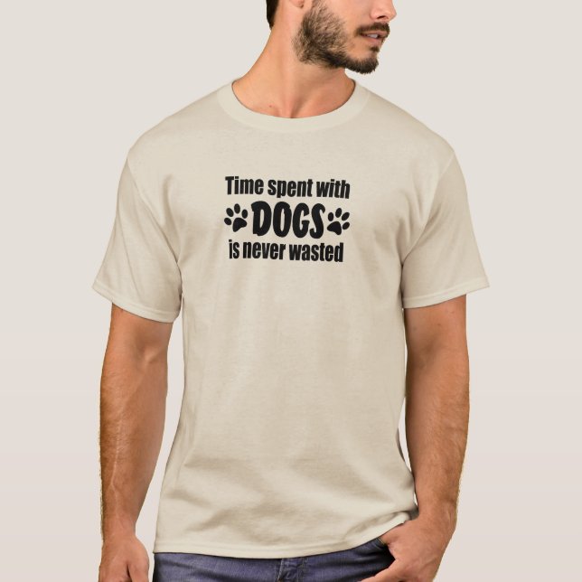 T-shirt Le Temps passé avec des chiens n'est jamais gâché (Devant)