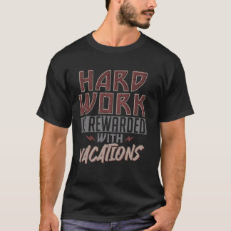 T-shirt Le Travail Dur Est Récompensé Par Les Vacances Mot