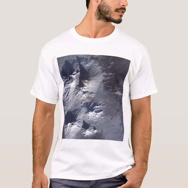 T-shirt Le volcan Bezymianny expose un modeste panache (Devant)