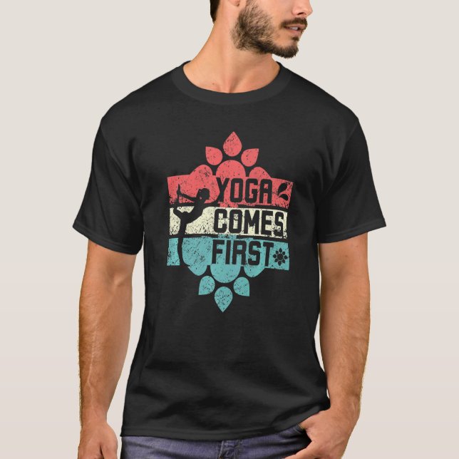 T-shirt Le yoga d'abord (Devant)