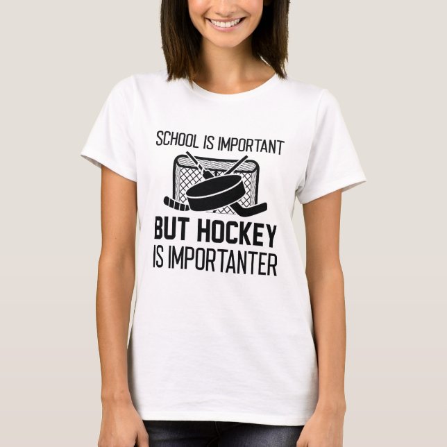 T-shirt L'École Est Importante, Mais Le Hockey Est Importa (Devant)