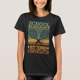 T-shirt L'École Est Importante, Mais Le Tennis Est Importa