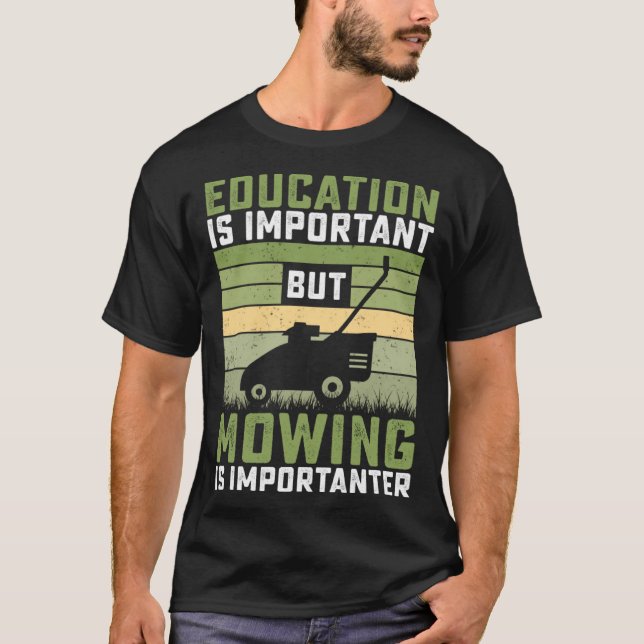 T-shirt L'éducation est importante, mais le moulage est im (Devant)