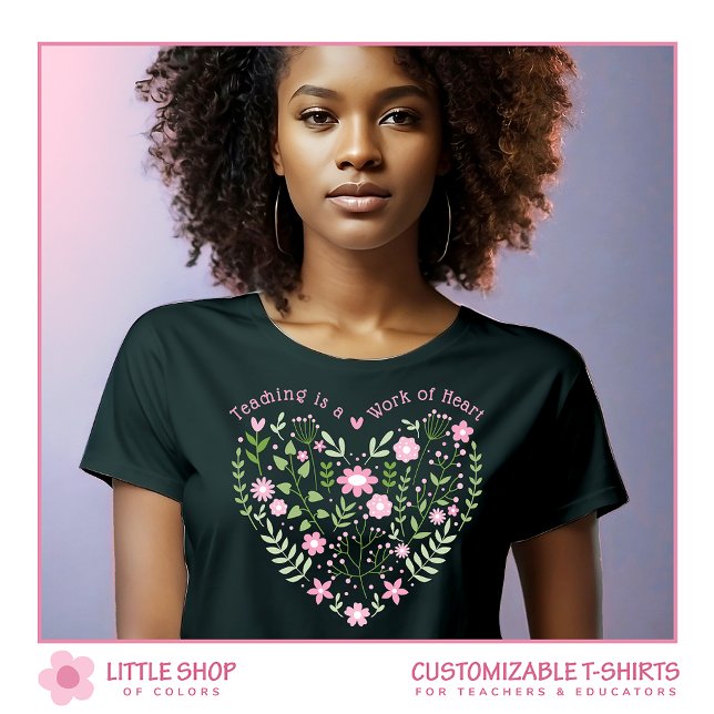 T-shirt L'enseignement floral rose est une œuvre du cœur (Créateur téléchargé)