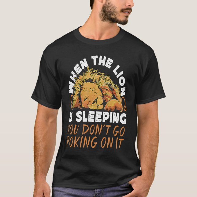 T-shirt Leo Zodiac When Lion Is Sleeping You Don't Go Poki (Devant)