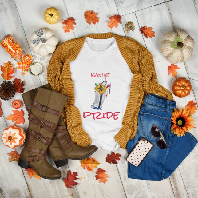 T-shirt Les Amérindiens encore ici Caricature Ayasha Gris (Native American Still Here Ayasha Cartoon Grey T-Shirt)