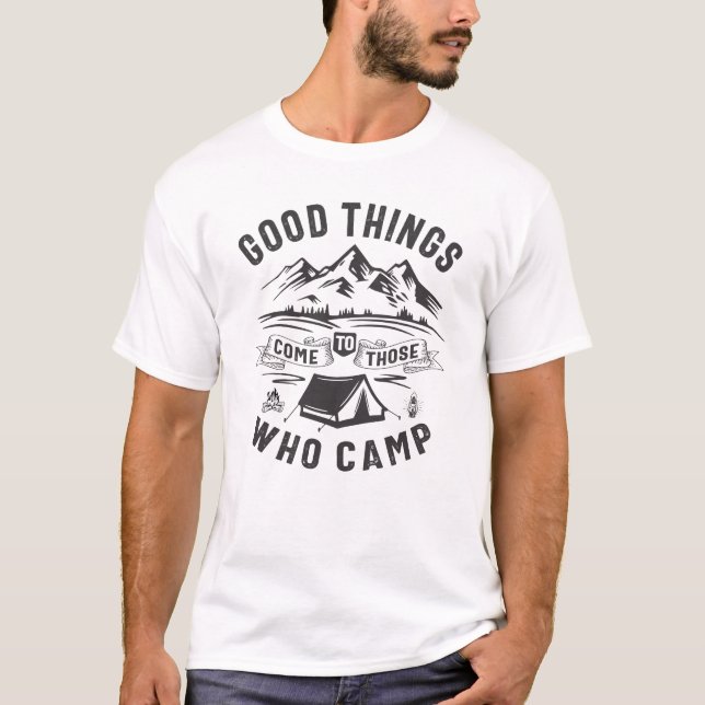 T-shirt Les Bonnes Choses Viennent À Ceux Qui Camping En P (Devant)