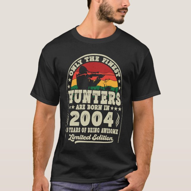 T-shirt Les Chasseurs Les Plus Beaux Sont Nés En 2004 Chas (Devant)